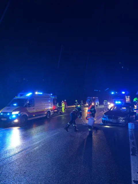 Die Feuerwehr war mitten in der Nacht im Einsatz. | Foto: FF Pressbaum