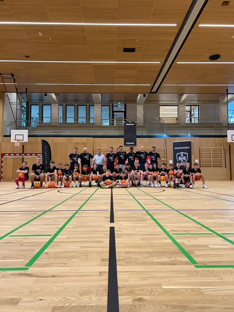 Zwei Tage lang drehte sich beim zweiten Sommercamp der Salzburg Knights alles um Basketball – mit intensiven Trainingseinheiten, fairen Wettbewerben und viel Teamspirit. | Foto: BC Salzburg Knights