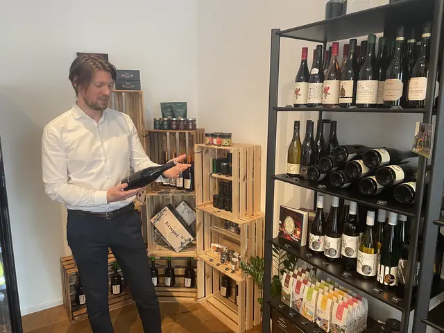 Das 200 Jahre alte Gebäude hat das Team komplett selbst renoviert. | Foto: Kristof Paksanszki/MeinBezrik