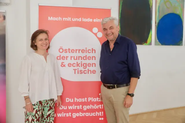 Für "Österreich der runden und eckigen Tische" aktiv: Katharina Jeschke und Initiator Otto Neubauer 