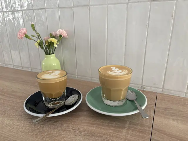 Auf der Getränkekarte stehen klassische Varianten wie Espresso, Americano und Melange. | Foto: Matthias Pandrea