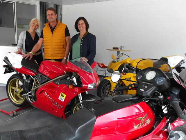 Mit dem Ehepaar Furtner freut sich auch die Frau Bürgermeister Maria Hagenauer (re.) über die neue Firma. | Foto: Herbert Schöttl