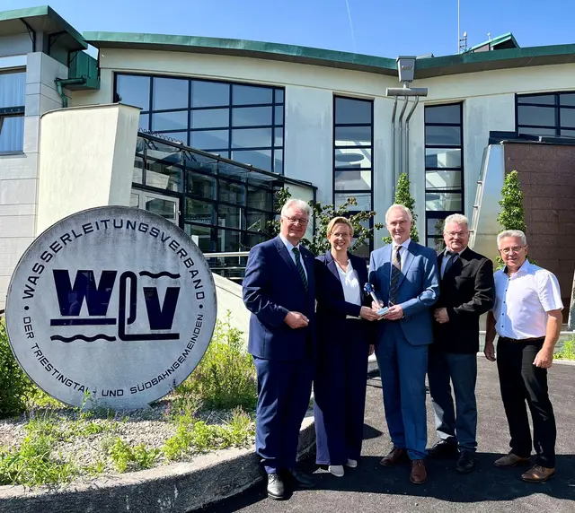 Obmann Christoph Kainz, Direktorin Sandra Akranidis-Knotzer, Direktor Wilhelm Balber, Direktor-Stellvertreter Wolfgang Hiltl, Obmann-Stv. Bürgermeister Alfred Artmäuer. | Foto: WLV