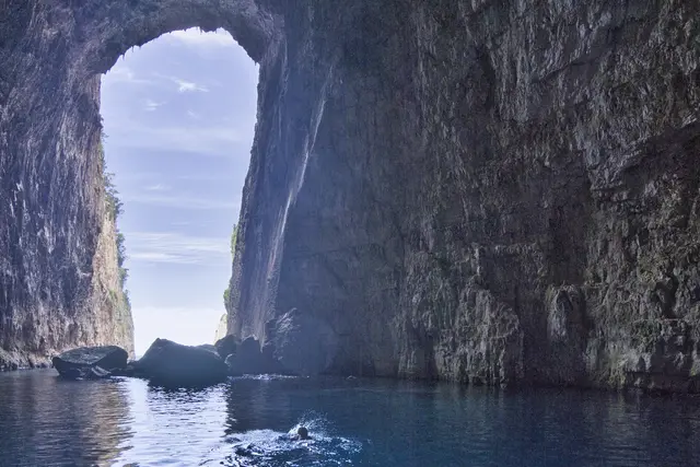 Die Meereshöhe Haxhi-Ali in Albanien versetzt Besucher ins Staunen. | Foto: Hansjörg Ransmayr