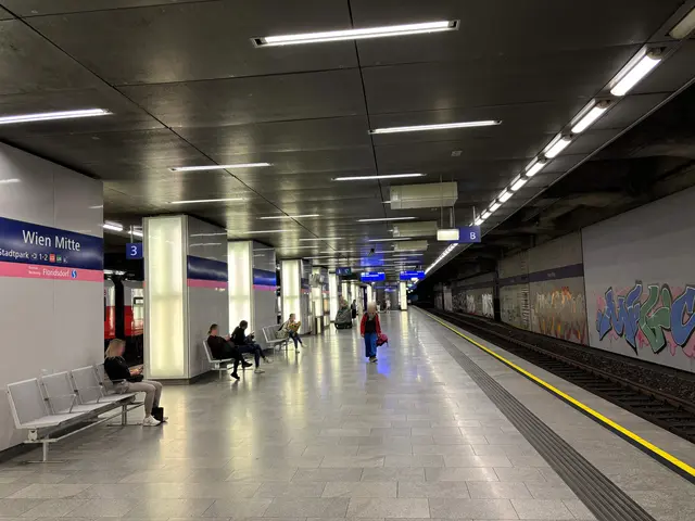 Die S-Bahntrasse bei Wien Mitte soll, wenn es nach einer Petition geht, begrünt werden. | Foto: Luca Arztmann/MeinBezirk