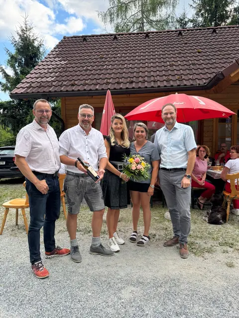Markus Kern (2.v.l.) und der Kainacher Bürgermeister Bernd Gratzer (r.) bei der Eröffnung | Foto: Kern