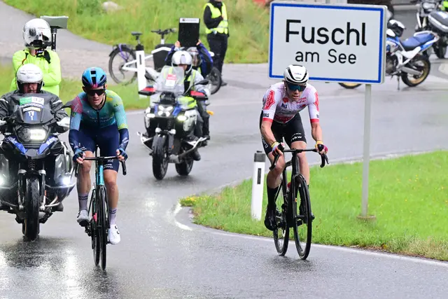 Emanuel Zangerle (re.) verteidigte sein Bergtrikot. Er fuhr lange in der Spitzengruppe des Tages. | Foto: Expa Pictures
