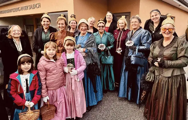Aus anfangs acht Gründungsmitgliedern entwickelte sich rasch eine stattliche Gruppe. | Foto: Goldhauben und Kopftuchfrauen Tennengau
