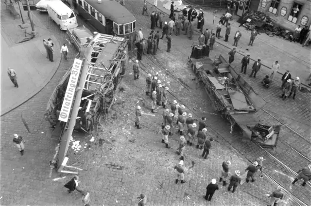 Vor 65 Jahren ereignete sich der schwerste Verkehrsunfall der Öffi-Geschichte der Hauptstadt. | Foto: Kern, Fritz / ÖNB-Bildarchiv / picturedesk.com