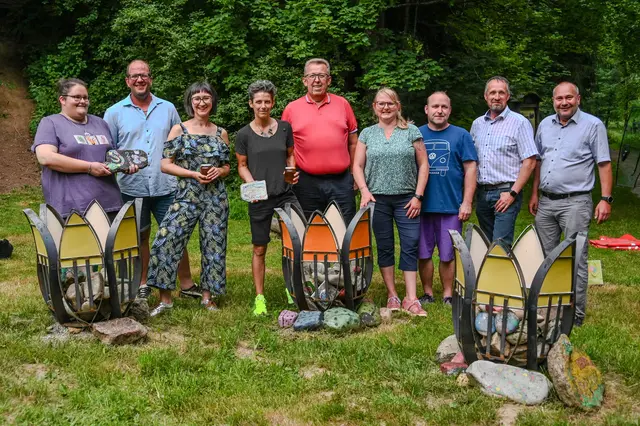 Die zahlreichen bemalten Steine haben nun einen neuen, besonderen Platz gefunden. | Foto: Manfred Rehberger