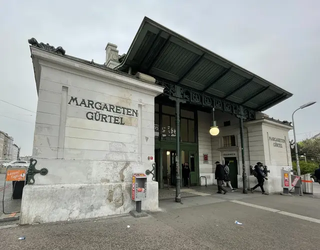 Rund um den Margaretengürtel und die ÖBB-Station hat sich ein Drogen-Hot-Spot gebildet. Bezirksvorsteher Michael Luxenberger (Grüne) will das Problem nachhaltig lösen – und hat ein Sicherheitstreffen einberufen. | Foto: Sophie Brandl