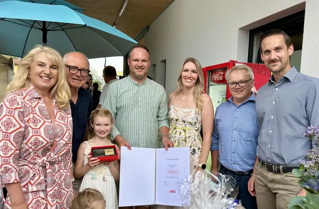 Familie Holzinger mit Alexander Huber (2. v. r.) und Thomas Brindl (r.). | Foto: Holzinger