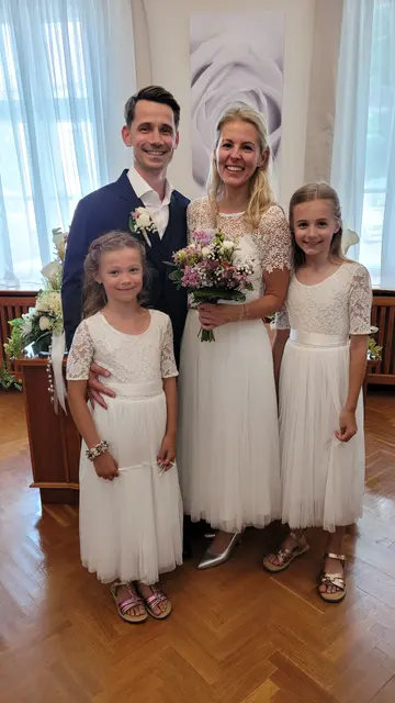 Sabrina Weber und Andreas Kuritko gemeinsam mit Ella und Hannah. | Foto: Stadtgemeinde Hollabrunn