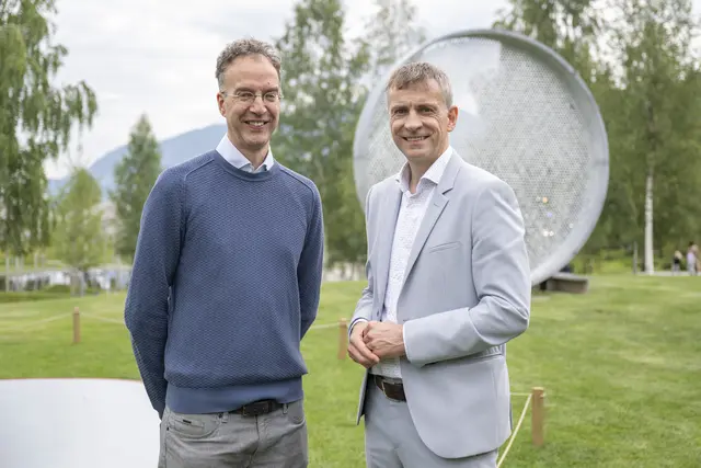 GF Martin Friede (TVB Hall Wattens) und GF Stefan Isser (Swarovski Kristallwelten) freuen sich auf das Circus-Theater Roncalli in Wattens. | Foto:  Swarovski Kristallwelten