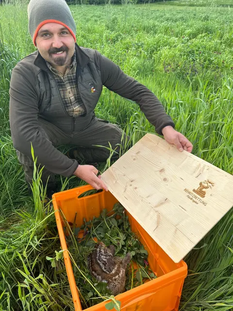 Bezirksjägermeister Christian Angerer im Einsatz | Foto: Rehkitzrettung Nockregion