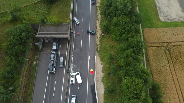 Ein schwerer Crash mit vier Fahrzeugen auf der A8 Innkreisautobahn bei Steinhaus verursachte eine Gesamtsperre der Fahrbahn in Richtung Passau notwendig. | Foto: laumat.at