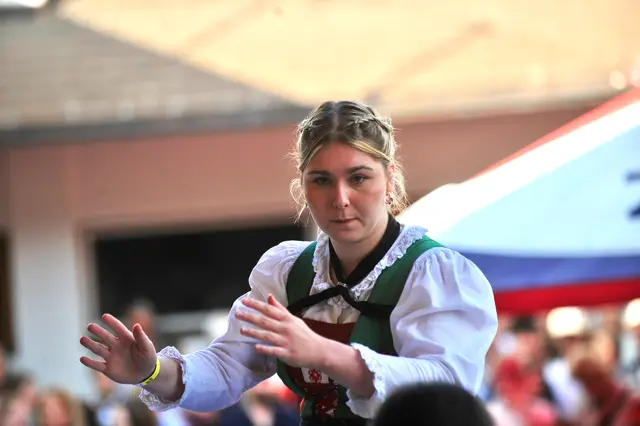Julia Weithaler dirigierte das Orchester der Jüngsten. | Foto: Hassl