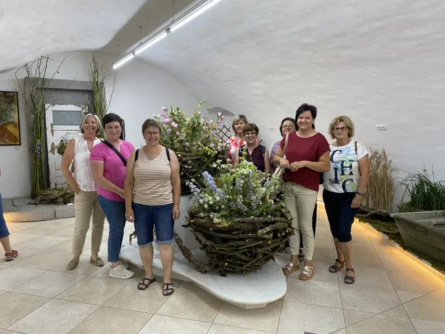 v.l.n.r.: Heidi Wazinger, Elke Starzinger, Christine Ecker, Gabi Eckerstorfer, Maria Baumgartner, Anni Männer, Ortsbäuerin Marianne Greinöcker und Elisabeth Callender