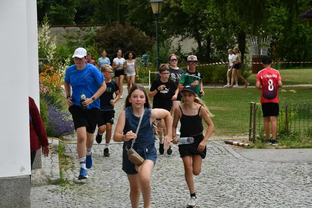 Beim Spendenlauf „EuroRun&amp;Walk“ wurde viel Geld für den Verein "Swan", der in Nepal hilft, gesammelt. | Foto: Europagymnasium Baumgartenberg