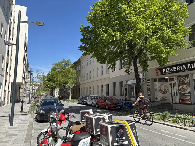 Nur 1,5 Jahre nach der Umgestaltung der Schleifgasse muss diese schon wieder saniert werden.  | Foto: Luise Schmid/MeinBezirk