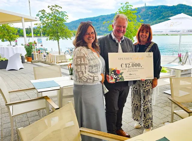 Sabine Grünberger (GF Moki Kärnten), Roland Hirtenfelder (Hoteldirektor WERZERS Hotels) und Jasmin Planinc (stellvert. GF Moki Kärnten) – von links | Foto: WHB