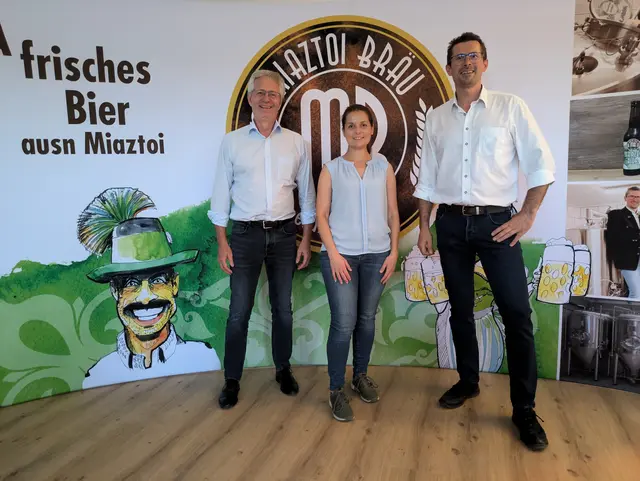 Georg Grassegger von Miaztoi Bräu mit Erich Leitenbauer und Martina Zisler von der LAG Mariazellerland-Mürztal veranstalten im Herbst ein Symposium. | Foto: Dobrovolny