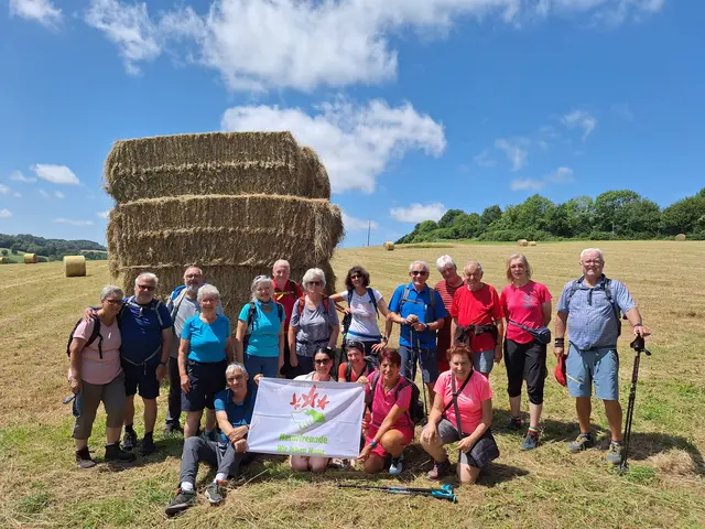Sitzend: Robert Schild, Bene Colon, Silvia Schwab, Margit Jung, Daniela Watznauer, V.l. Marlies &amp; Hannes Jungwirth, Rudi Fleissner, Stefanie Brandtner, Monika Schild, Kurt Brandtner, Christine Fleissner, Liane &amp; Reinhold Schipp, Bernd Wilkens, Peter Watznauer, Veronika Zsambok-Palka, Dieter Jung | Foto: Naturfreunde St. Aegyd