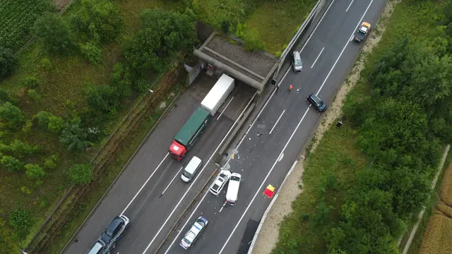 Ein schwerer Crash mit vier Fahrzeugen auf der A8 Innkreisautobahn bei Steinhaus verursachte eine Gesamtsperre der Fahrbahn in Richtung Passau notwendig. | Foto: laumat.at