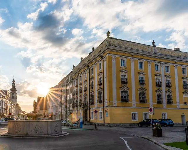 Platz 47 von 50: Bei den Google-Bewertungen des Welser Magistrats ist nicht viel von Sonnenschein zu sehen. | Foto: Stadt Wels
