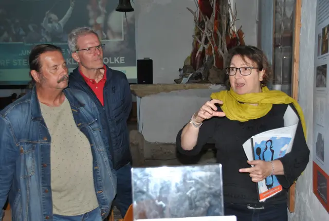 Christine Feichtenhofer bei ihrer interessanten Tour durch die Georgibergkirche