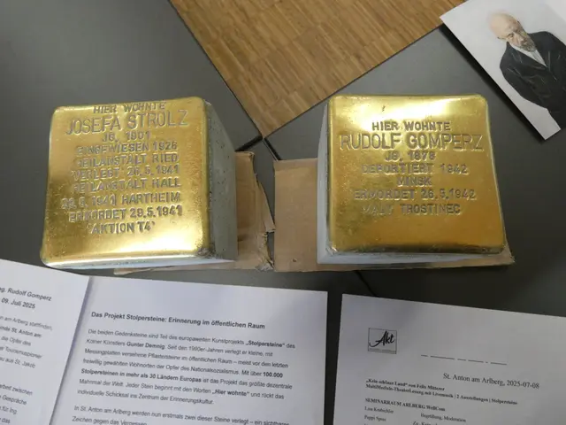 Stolpersteine - obwohl Steine, Zeichen der Menschlichkeit und gegen das Vergessen. 
