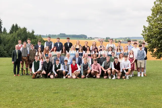 46 Maturantinnen und Maturanten können sich über ihren Abschluss an der Lwbfs Waizenkirchen freuen. | Foto: Dualpixel