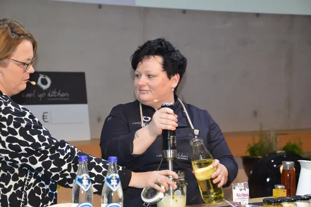 Viktoria Stranzinger bei ihrer letzten Charity-Kochshow 2022. | Foto: MeinBezirk