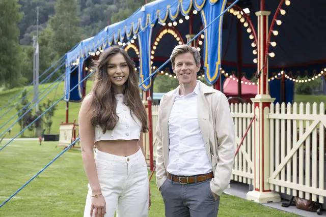 Freuen sich auf eine tolle Vorstellung für die Region: Lili Paul-Roncalli mit dem Wattener Bgm. Lukas Schmied. | Foto:  Swarovski Kristallwelten