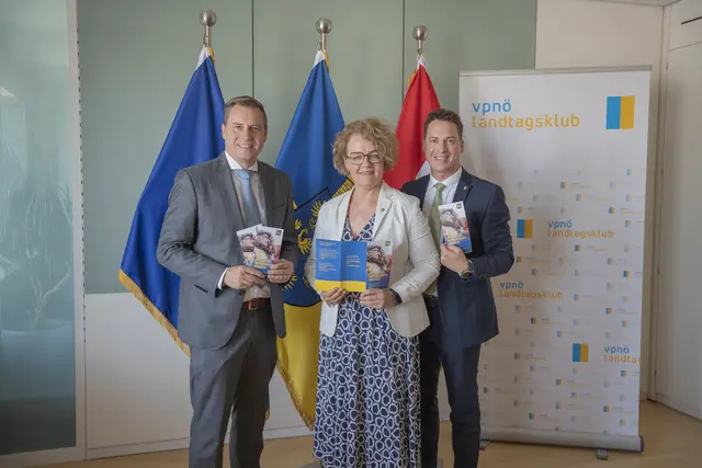 Landtagsabgeordneter Christoph Kaufmann, Landesrätin Christiane Teschl-Hofmeister und Landtagsabgeordneten Bernhard Heinreichsberger. | Foto: ÖVP NÖ