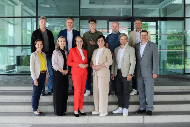 Der neue Bezirksstellenausschuss Steyr-Land mit Obfrau Judith Ringer (vorne, 3. v. li.). | Foto: Moser