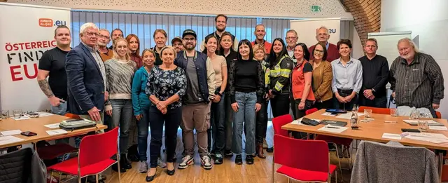100 Mitglieder zählt der Verein "Österreich findet euch". Etwa 53 davon sind, so wie Obmann und Gründer Christian Mader (2.v.li) auch operativ tätig. | Foto: Österreich findet euch