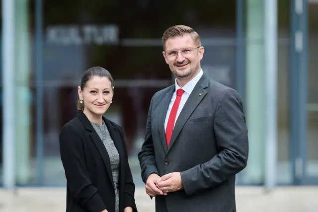 Stadtamtsleiterin Ivana Turic mit Bürgermeister Christian Penn. | Foto: Peter Christian Mayr 