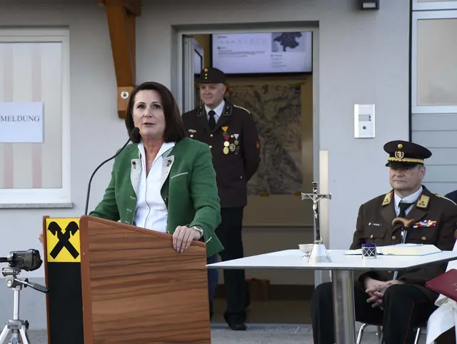 Sabine Binder (FPÖ) bei der Fahrzeugsegnung des Kleinlöschfahrzeugs der FF Mayrhof-Reith. | Foto: FF Mayrhof-Reith