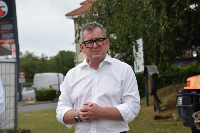 Bürgermeister Alfred Redlich unterstreicht die wegweisende Bedeutung für die Gemeinde. | Foto: Rahel Mold