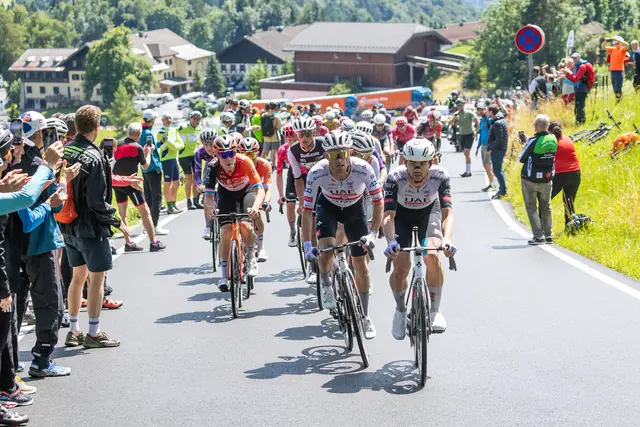 Das Team UAE Emirates XRG machte den ganzen Tag Tempo, natürlich auch am Schlussanstieg auf den Gaisberg. An dieser Stelle waren noch knapp 1,8 Kilometer zu fahren, kurz nach der Zistel. | Foto: Expa Pictures