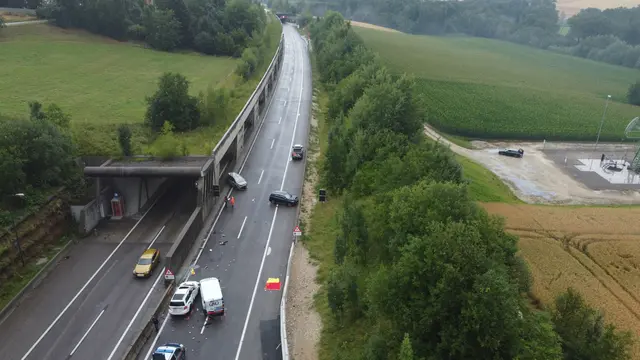 Ein schwerer Crash mit vier Fahrzeugen auf der A8 Innkreisautobahn bei Steinhaus verursachte eine Gesamtsperre der Fahrbahn in Richtung Passau notwendig. | Foto: laumat.at