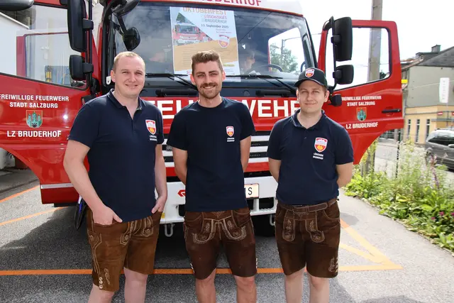 Die Feuerwehr Bruderhof mit Benedikt Klinger, Lukas Hohenberger und Georg Schreglmann (v. l.) öffnete beim Stadtteilfest ihre Türen für interessierte Besucher. 