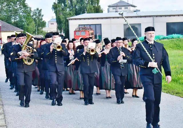 heute in Bergmannstracht MV Bruckmühl/Thomasroith