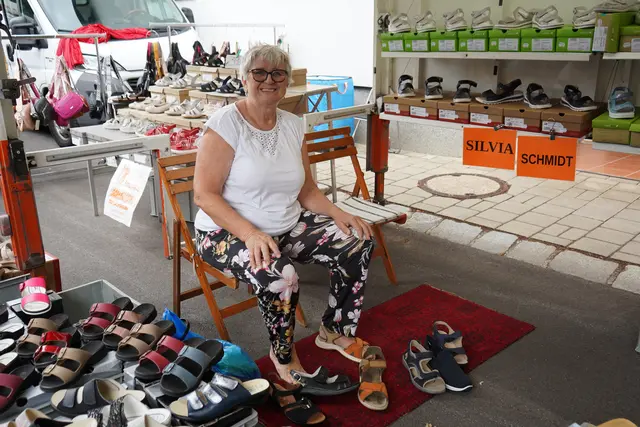 Klara Hitzinger nimmt sich Zeit für neue Schuhe | Foto: Andrea Glatzer