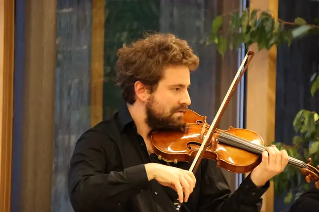Erste Geige: Bemjamin Herzl im Anifer Haus der Kultur.