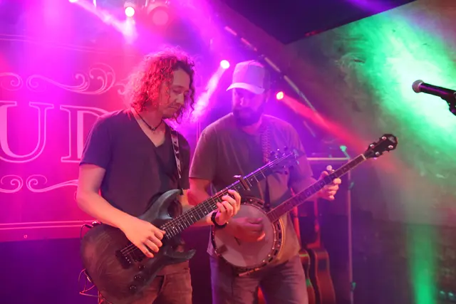 Die Band Crude heizte im Rockhouse ihren Fans ein.