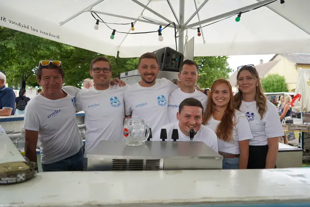 Beim Stand des UFC Weiden am See musste niemand Durst leiden. Jedes leere Bierkrügel wurde rasch gefüllt | Foto: Andrea Glatzer