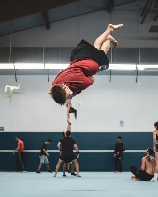 Durch die Luft wirbeln - völlig aus eigener Kraft - das fasziniert Niki POlaschek. Sein jugendlicher Lebenstraum ist es, Österreichs bester Tricking-Sportler zu werden Aber noch mehr geht es ihm um die Weiterentwicklung der verschiedenen Bewegungen. | Foto: privat