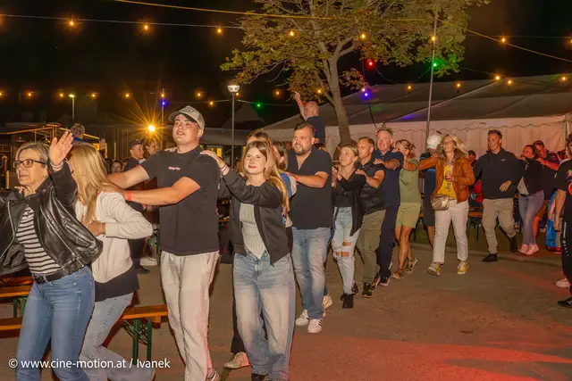 "Einsatzkette bilden" - ja da hapert es noch bei den Besuchern. | Foto: www.cine-motion.at / Ivanek